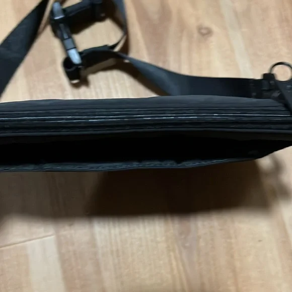 Black Crossbody Bag PINK VS - Picture 4 of 4